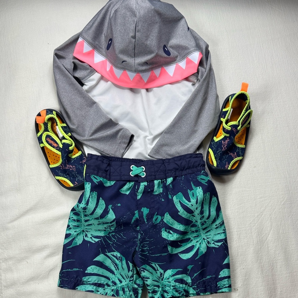 Bundle‎ deal Cat & Jack Navy and Gray Shorts 3t  Oshkosh shoes 8